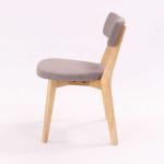 座面はおにぎりみたいな形