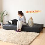 脚を外した状態のベッド