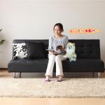 脚が付いた状態のソファー